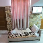 Garden Side & Glamping *