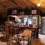 Garden Side & Glamping Apartmanhotel