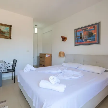 Garden Side & Glamping Aparthotel *