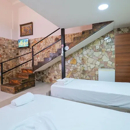 מלון דירות Garden Side & Glamping