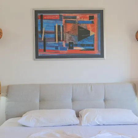 Garden Side & Glamping *