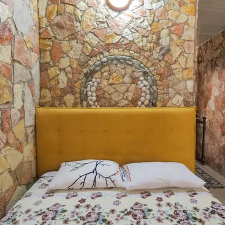 Garden Side & Glamping מלון דירות
