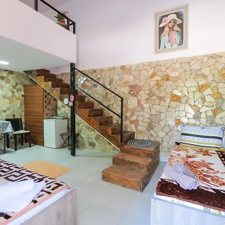 Garden Side & Glamping *