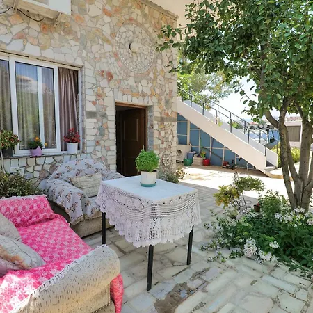 Garden Side & Glamping