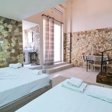 Garden Side & Glamping * Ksamil