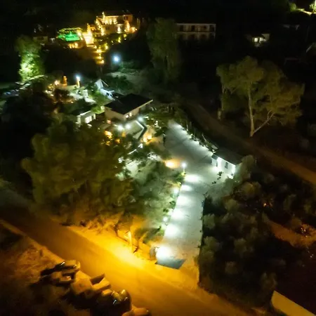 מלון דירות Garden Side & Glamping *