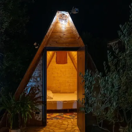 Garden Side & Glamping Aparthotel Ksamil