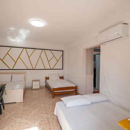 Garden Side & Glamping Aparthotel *