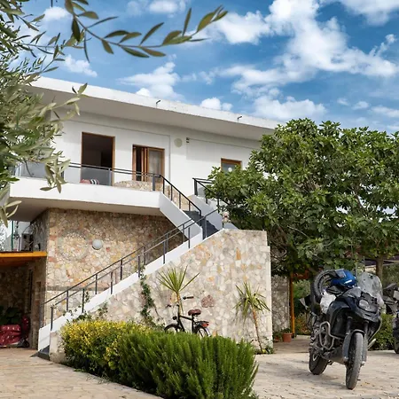 Garden Side&glamping Apartahotel *