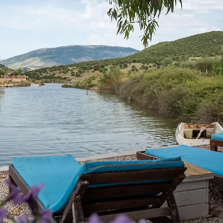 Garden Side & Glamping *