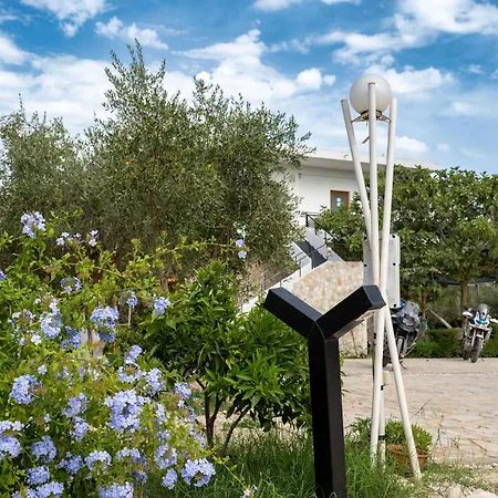 Garden Side & Glamping Ksamil