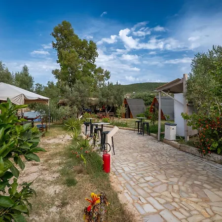 Garden Side & Glamping Aparthotel *