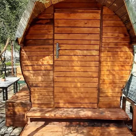 Aparthotel Garden Side & Glamping Ksamil