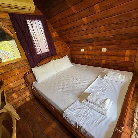Garden Side & Glamping Aparthotel *
