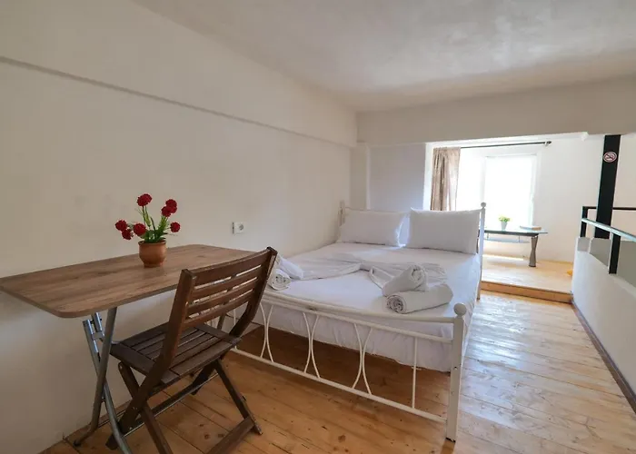 Apartahotel Garden Side&glamping Ksamil