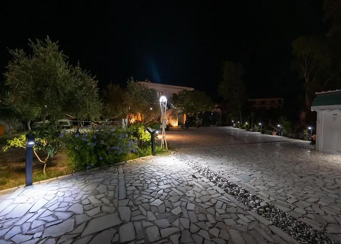 Apartahotel Garden Side&glamping Ksamil