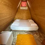 Garden Side & Glamping * Ksamil