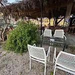 Garden Side & Glamping Aparthotel