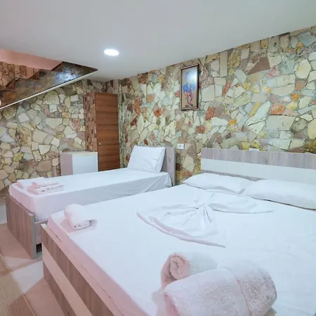 Garden Side & Glamping