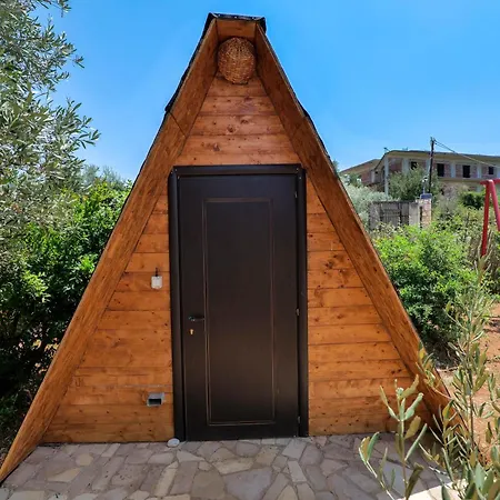 Garden Side & Glamping Ksamil