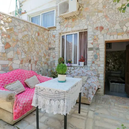 Garden Side & Glamping Ksamil