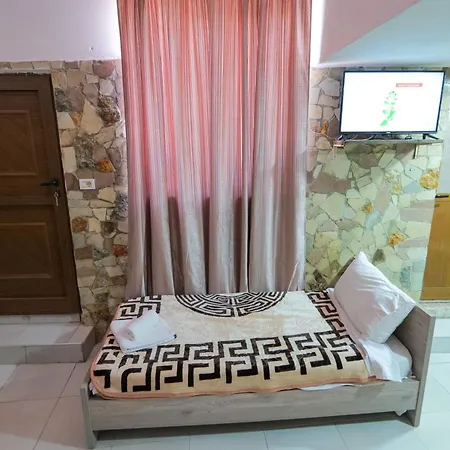 Garden Side & Glamping *
