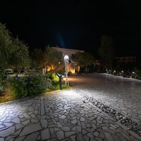 Hotel apartamentowy Garden Side & Glamping Ksamil