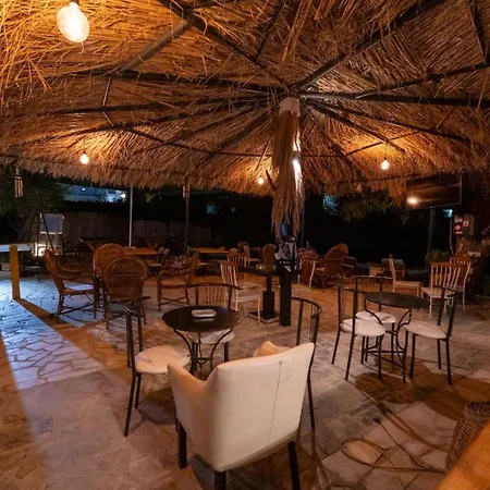 Aparthotel Garden Side & Glamping Ksamil