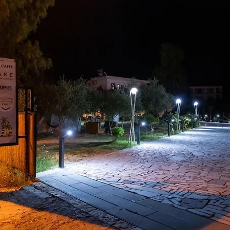 Garden Side & Glamping * Ksamil