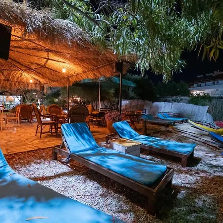 アパートホテル Garden Side & Glamping クサミル