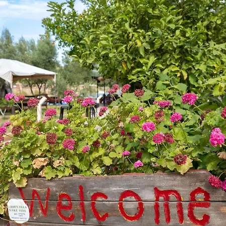 Garden Side & Glamping מלון דירות