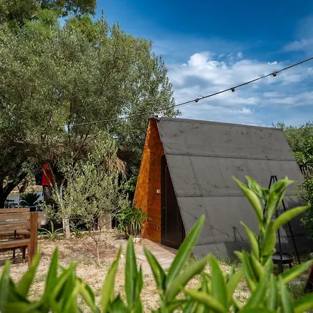 Aparthotel Garden Side & Glamping *