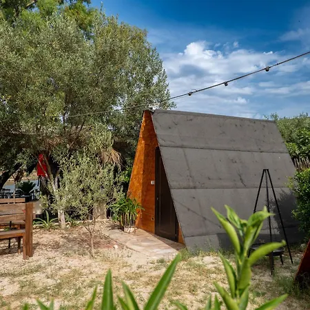 Aparthotel Garden Side & Glamping Ksamil
