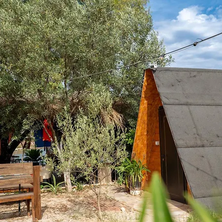 Garden Side & Glamping Ksamil