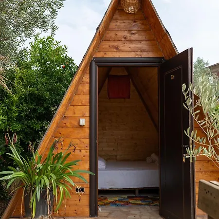 Garden Side & Glamping *