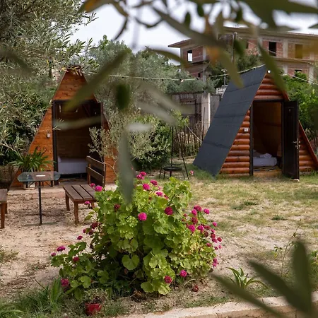 Garden Side & Glamping *