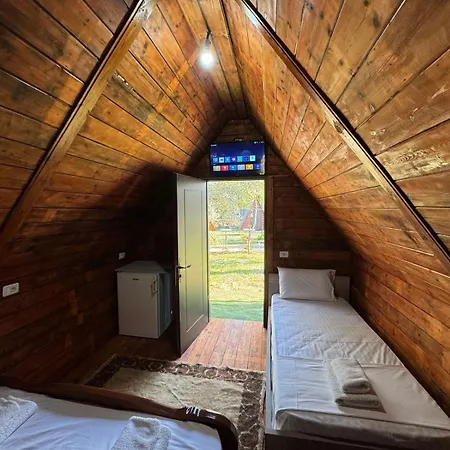 Garden Side & Glamping Aparthotel *