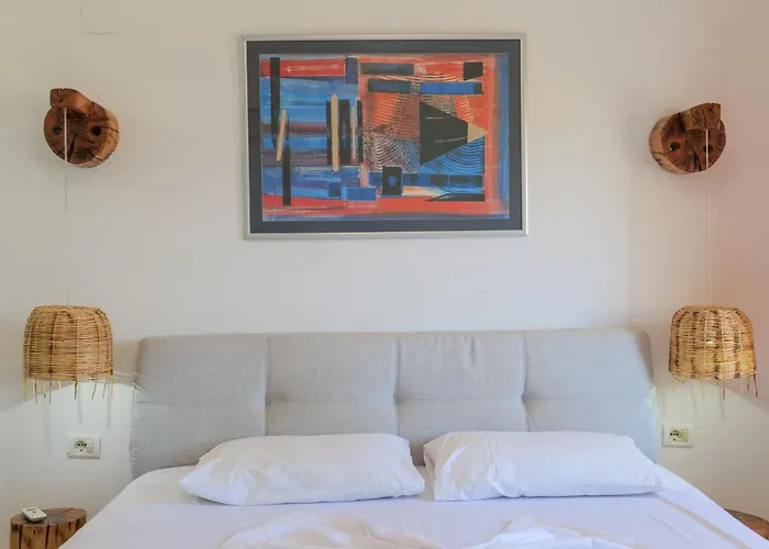 Garden Side & Glamping *