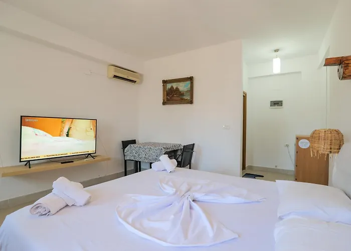 Garden Side & Glamping *