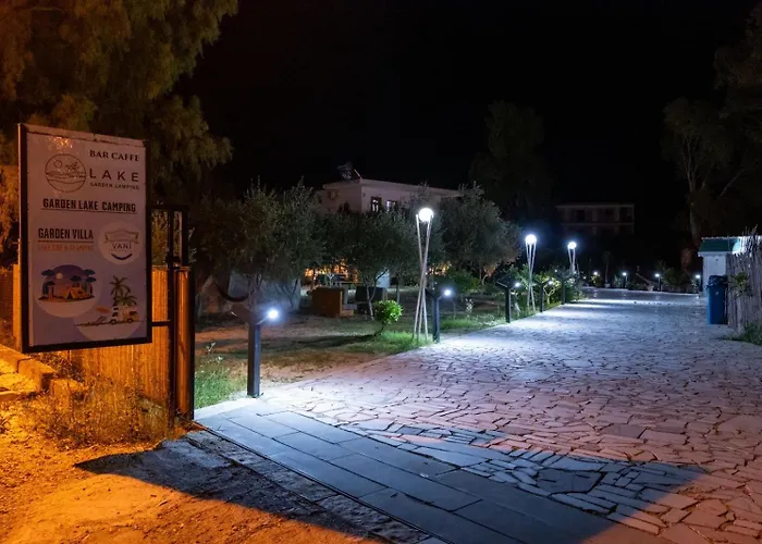 Garden Side & Glamping * Ksamil